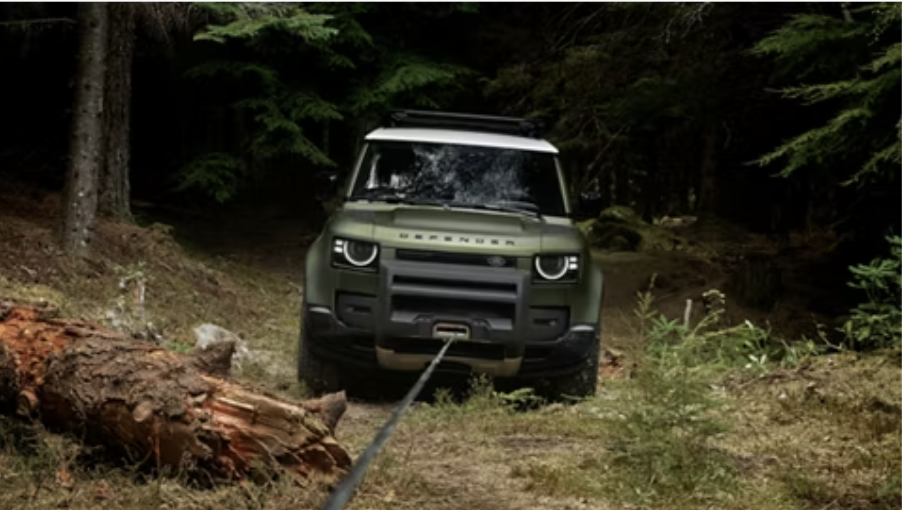 Die Seilwinde in Aktion beim Defender Hard Top