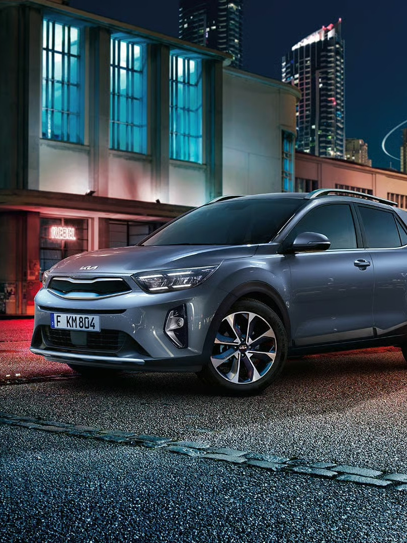 kia-stonic-my24-discover-keyvisual-w-811x1080