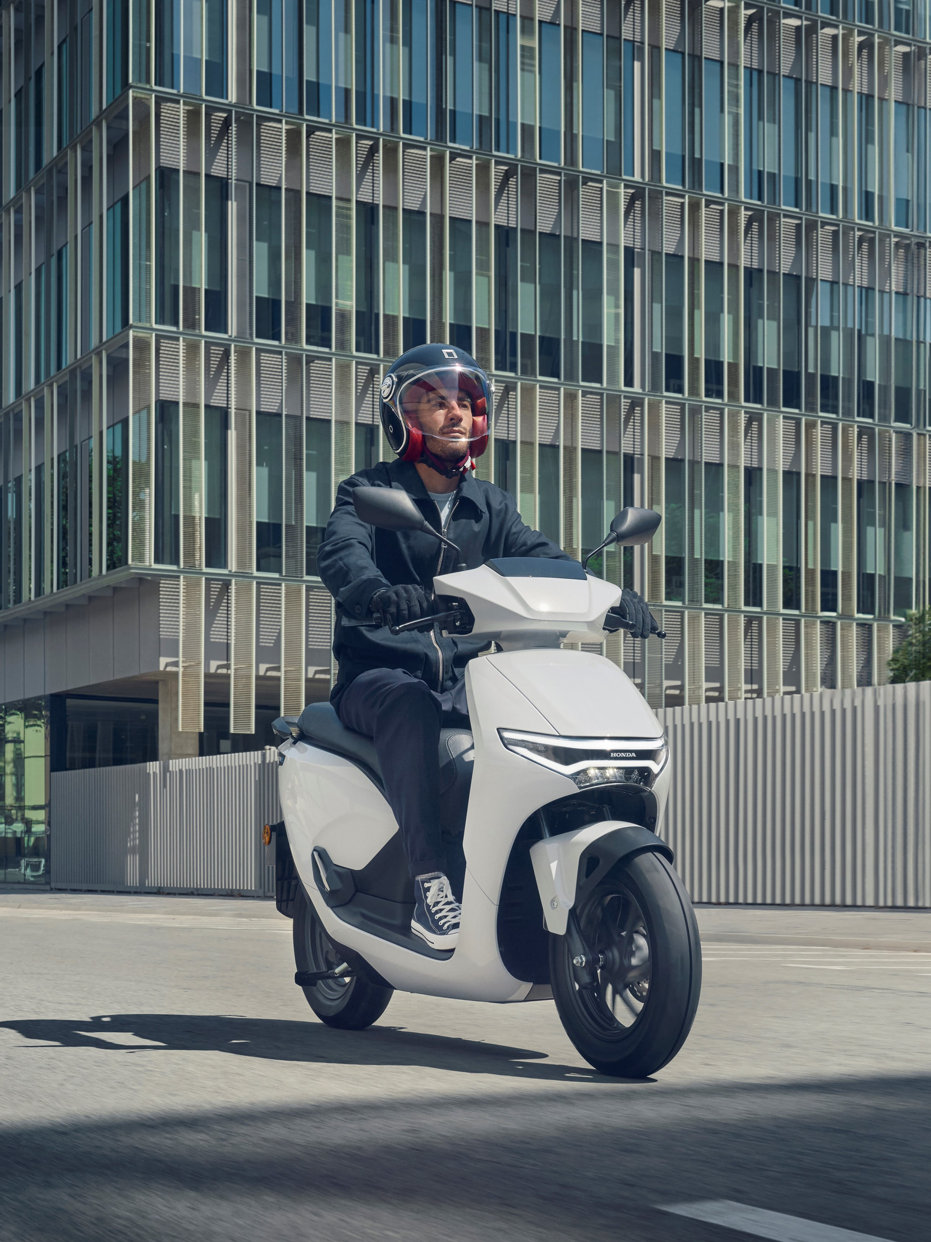 504504 25YM Honda CUV e-2551x3400