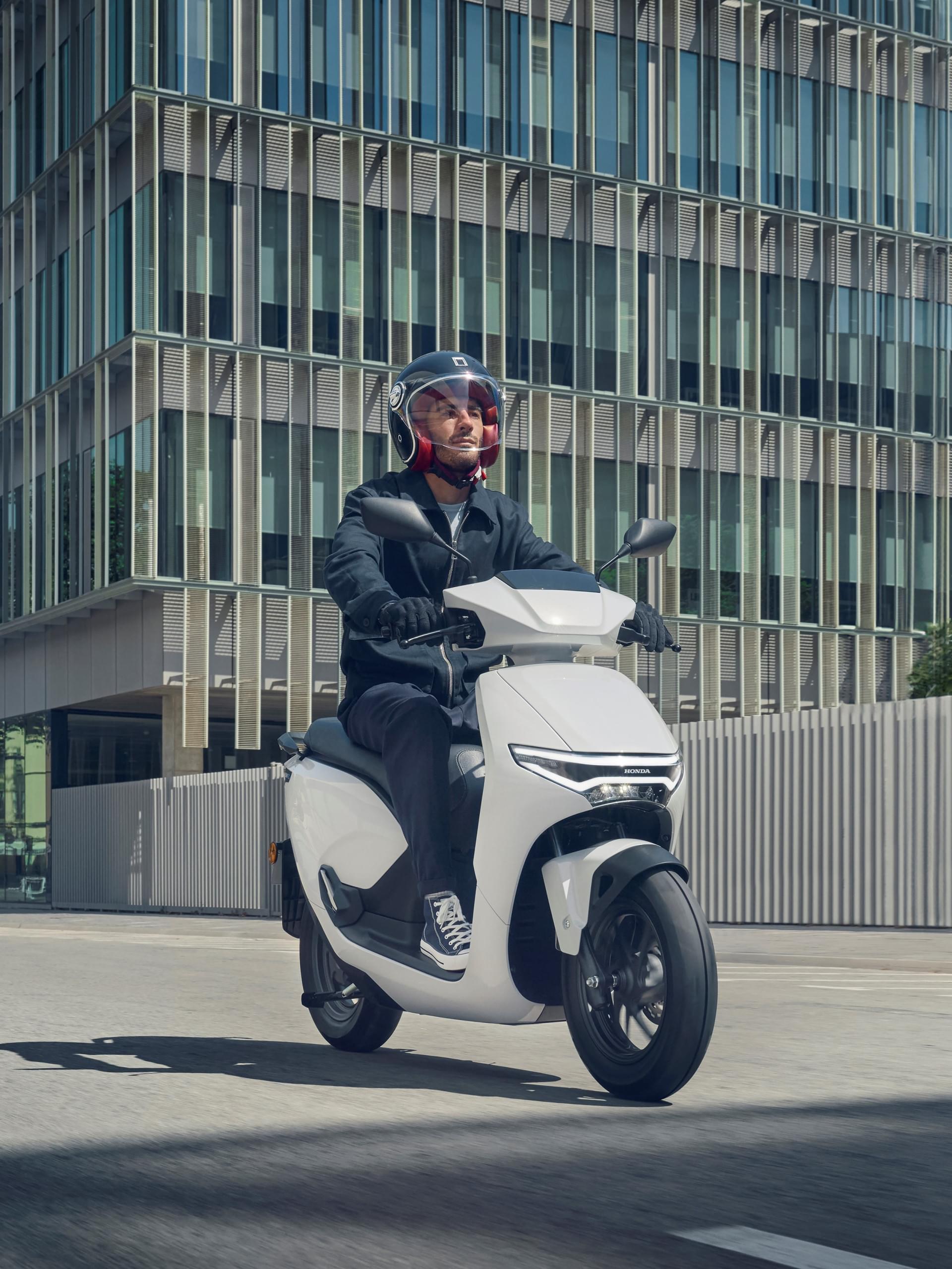 504504 25YM Honda CUV e-2551x3400