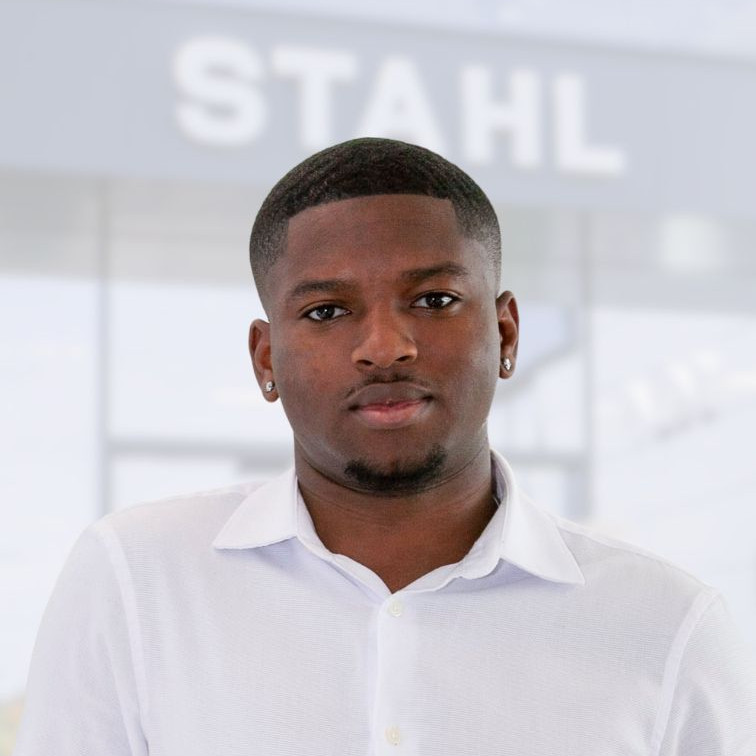 Mitarbeiterfotos  Auto Stahl Website Kundendienst Wien 21 David Ogunbunmi 2026-756x756