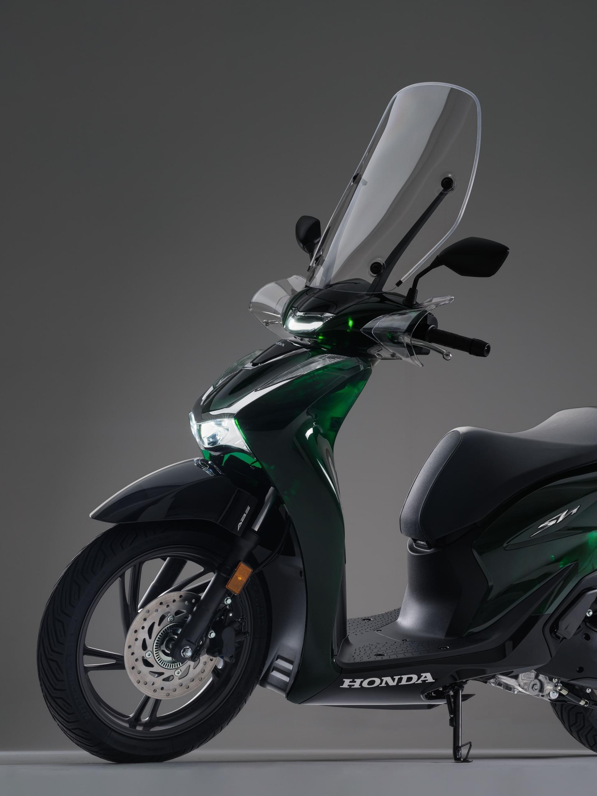 454098 MY24 SH125i-2550x3400