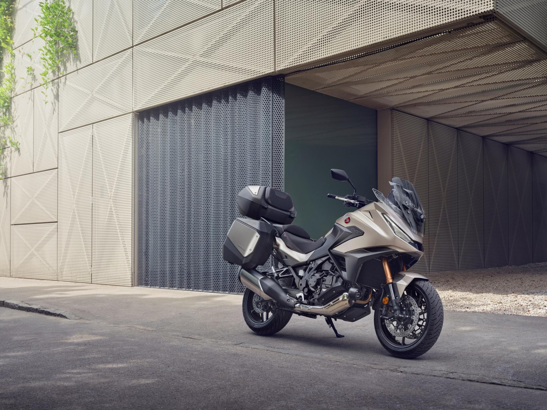 489974 25YM Honda NT1100