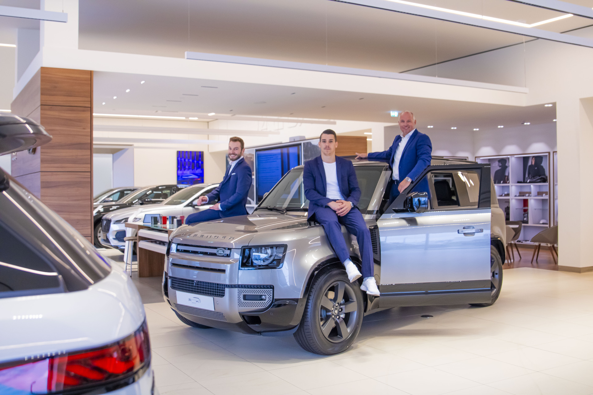 Auto Stahl Wien 22 Portraits JLR Teamfotos  202405-102