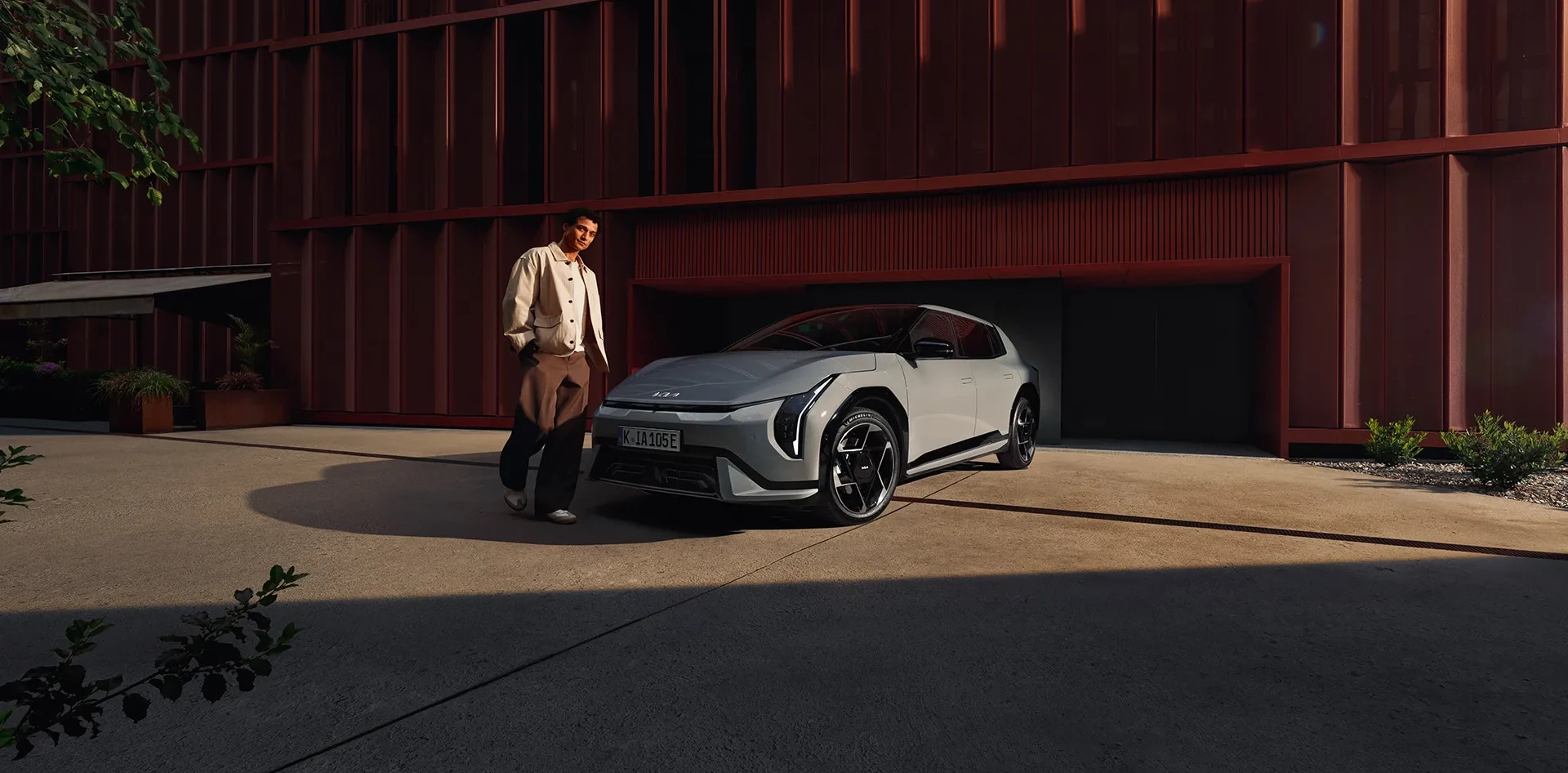 kia-ev4-gtl-my26-OOHv04 sRGB-1920x1437-1920x946