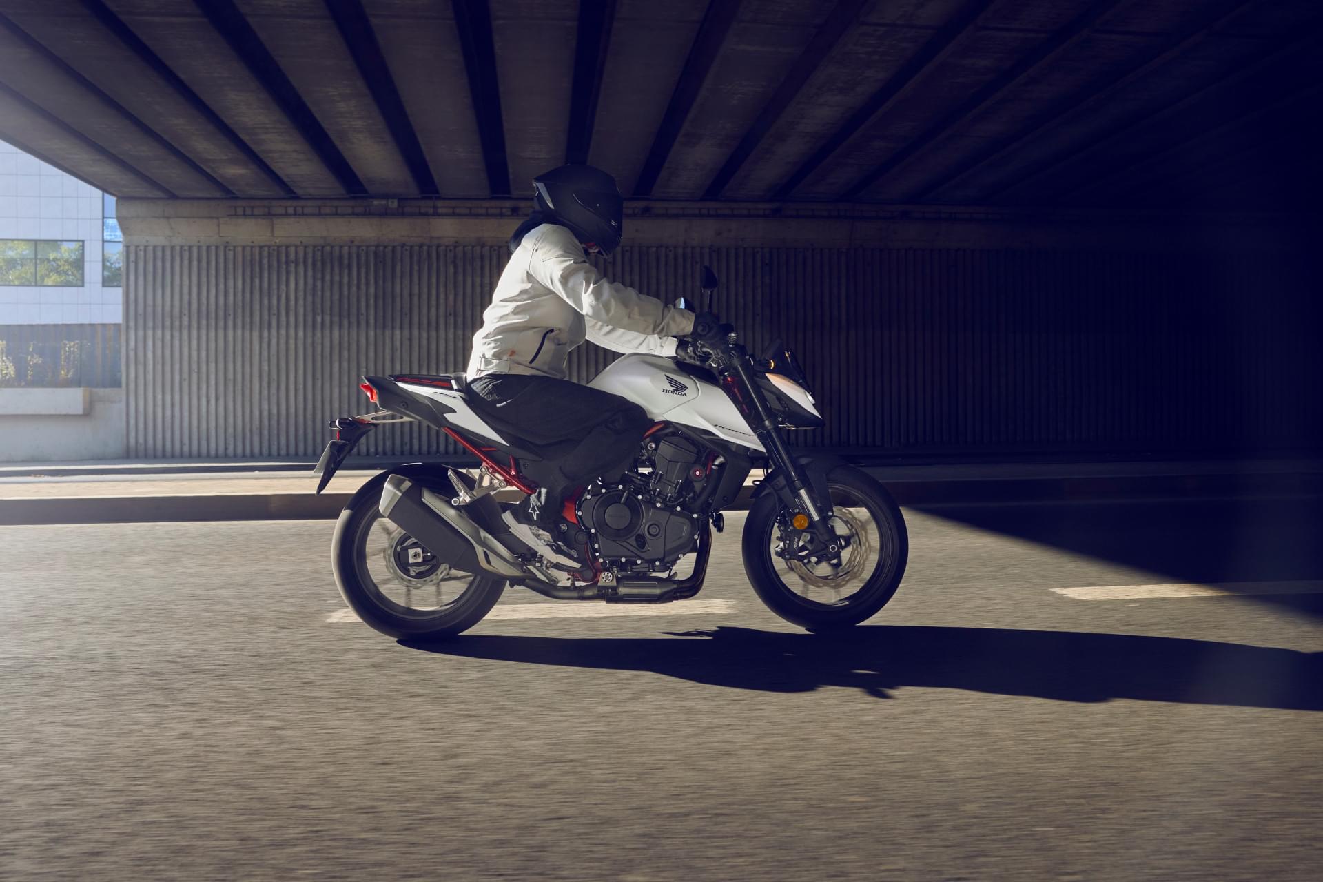 505026 25YM Honda CB750 Hornet