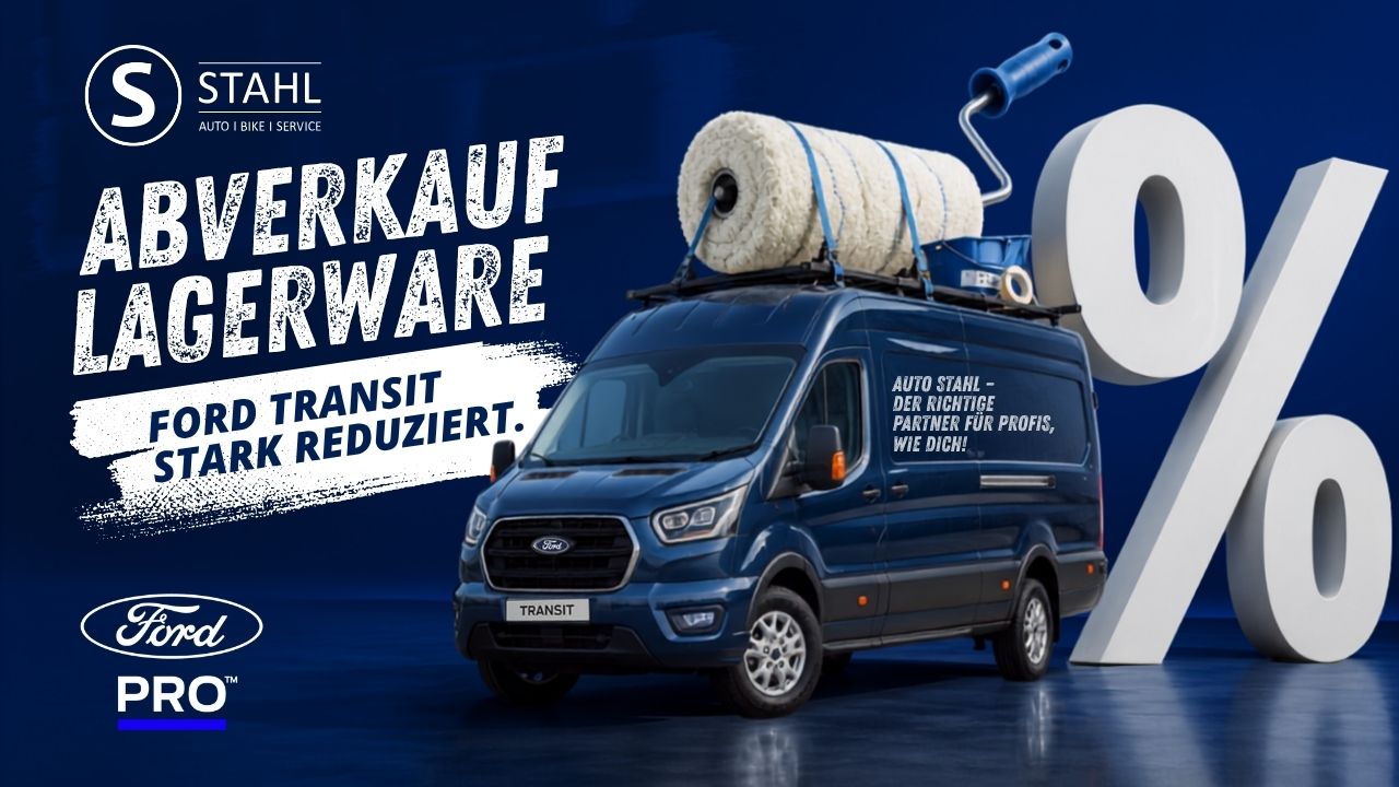 Blauer Transporter mit einer Rolle Toilettenpapier auf dem Dach