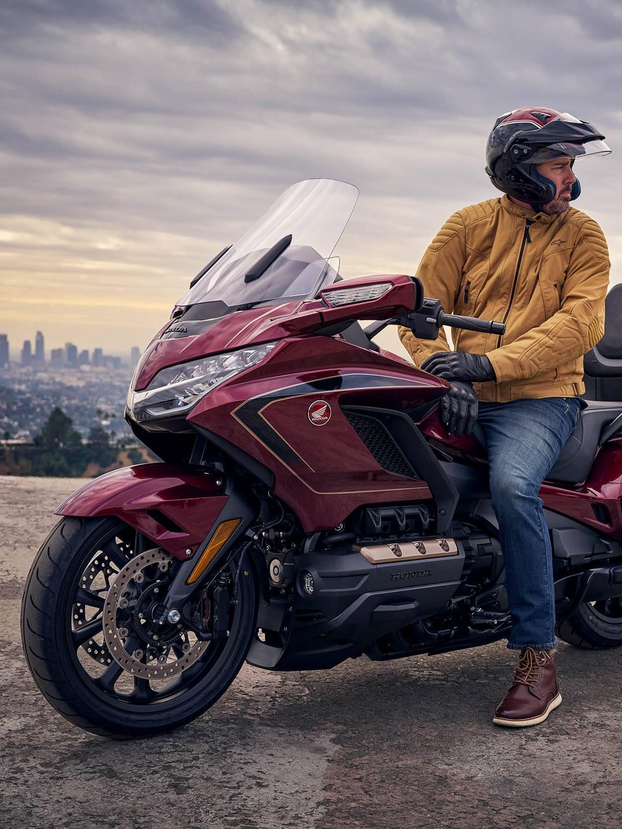 527251 25YM HONDA GL1800 GOLD WING TOUR-1251x1667