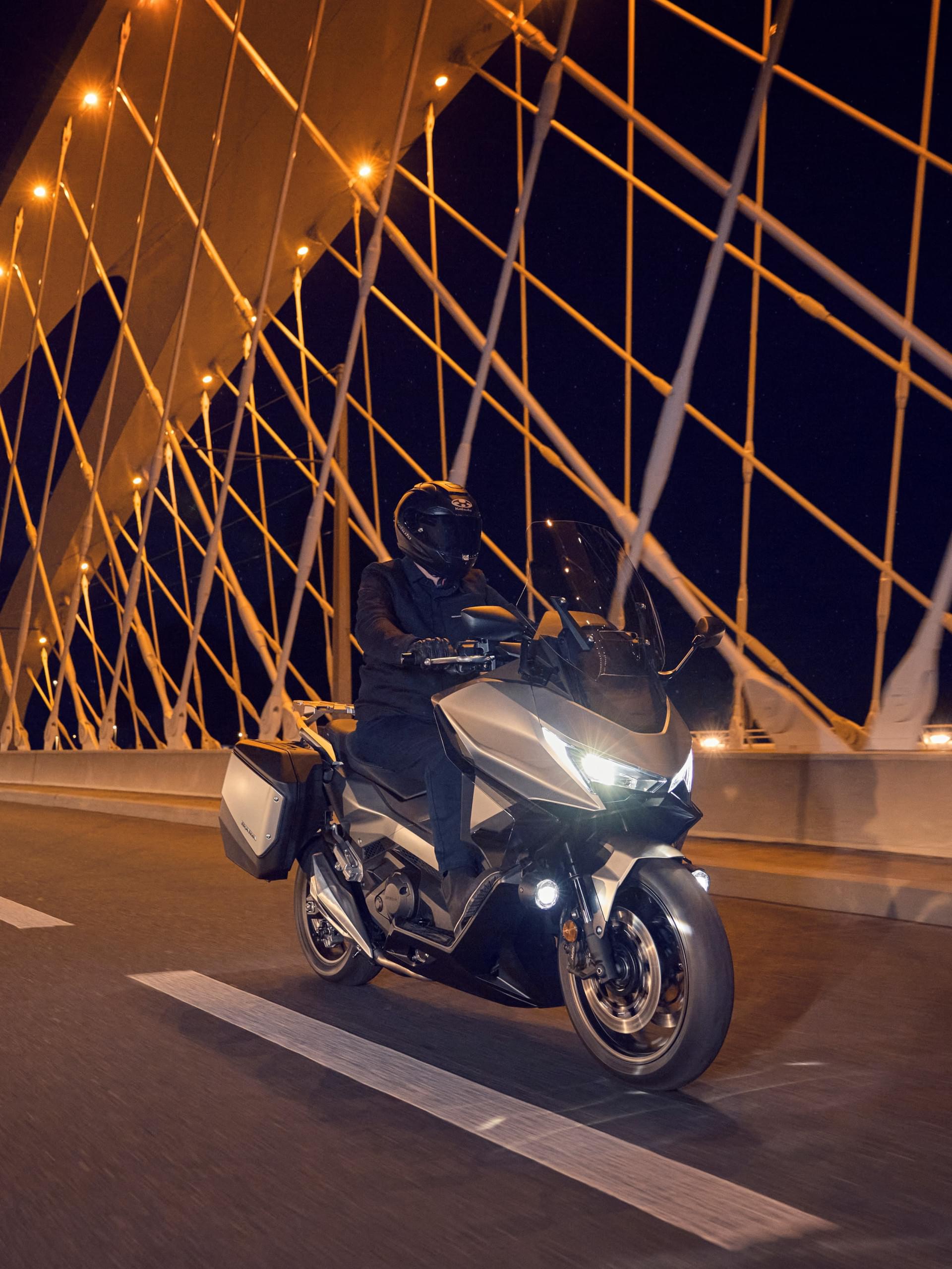 492954 25YM Honda Forza 750-2551x3400