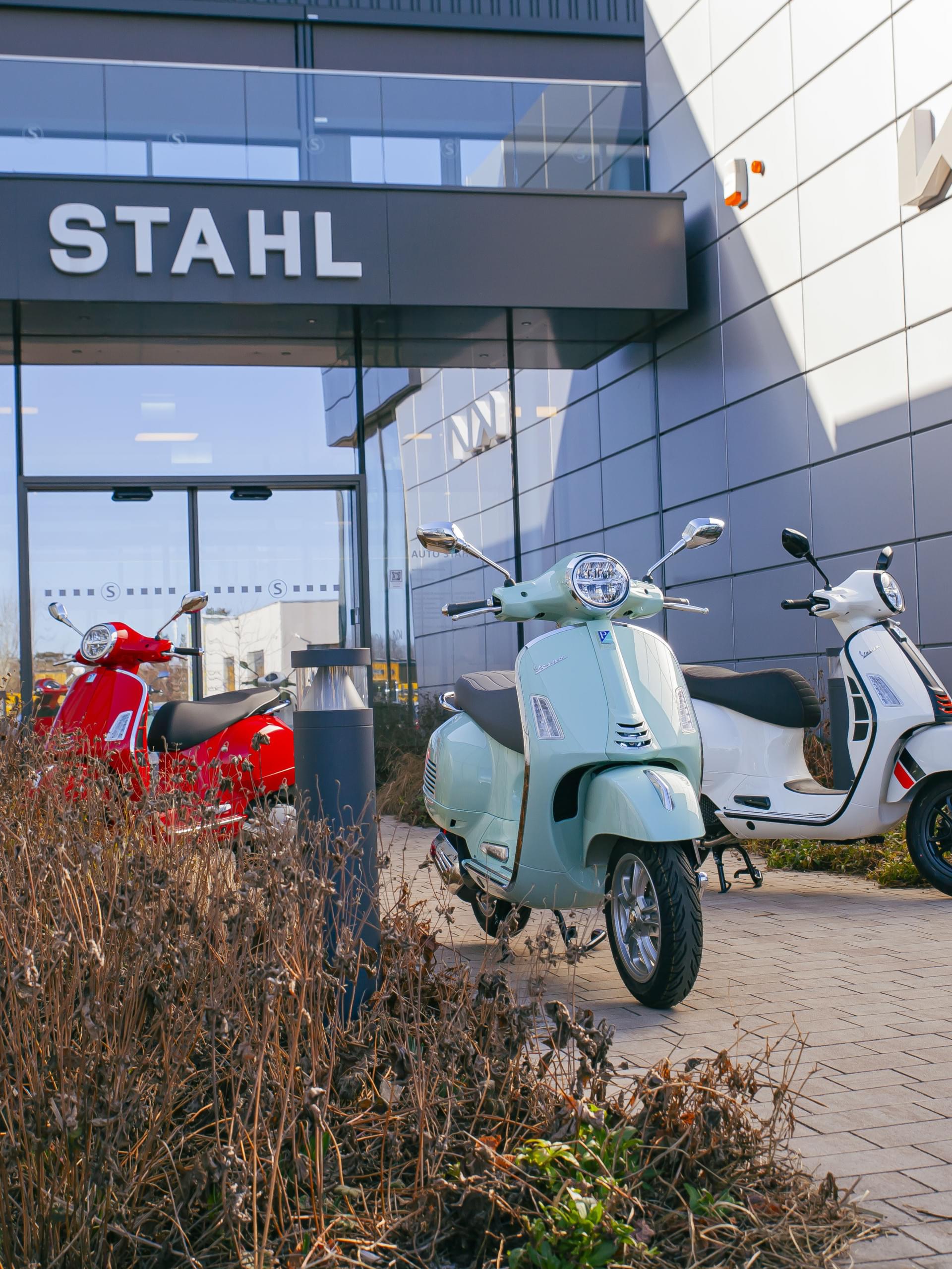 Auto Stahl Wien 22 Pressefotos Vespa Auto Stahl mit Josef Faber & Auto Stahl 20250308-08-2809x3744