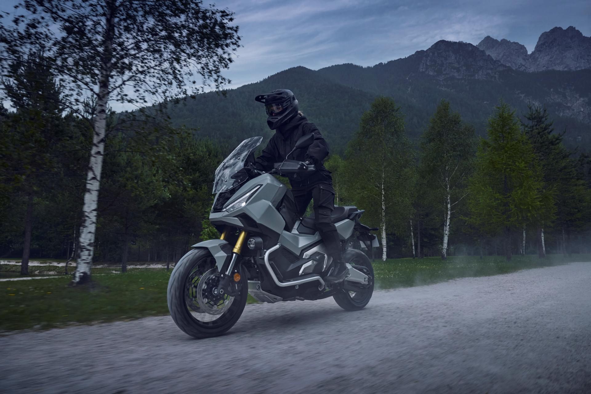 486162 25YM Honda X-ADV