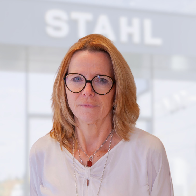 Mitarbeiterfotos  Auto Stahl Website Kundendienst Assistent Wien 22 Susanne Vondrak 2026-756x756