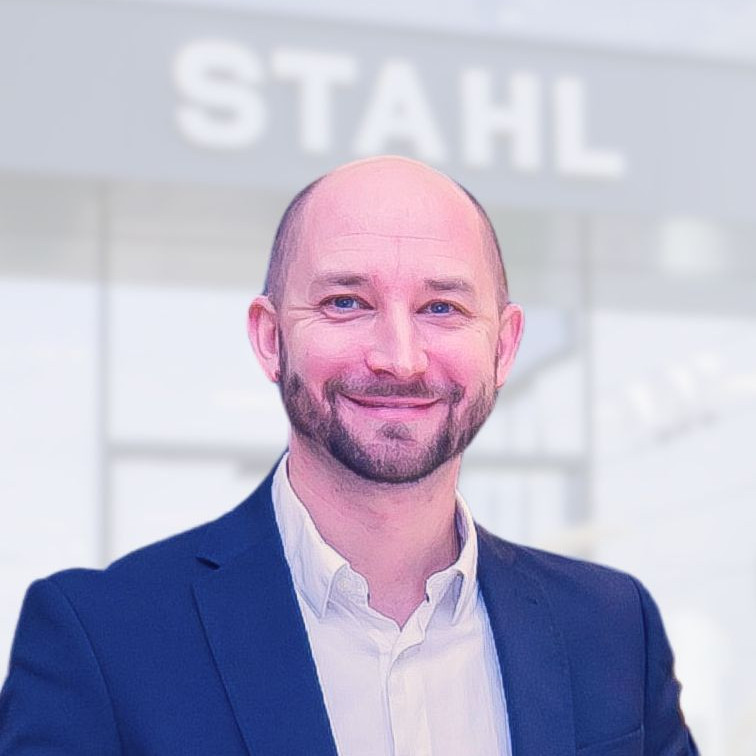 Mitarbeiterfotos  Auto Stahl Website Martin Obritzberger Verkaufsberater JLR Wien 23 2026-756x756