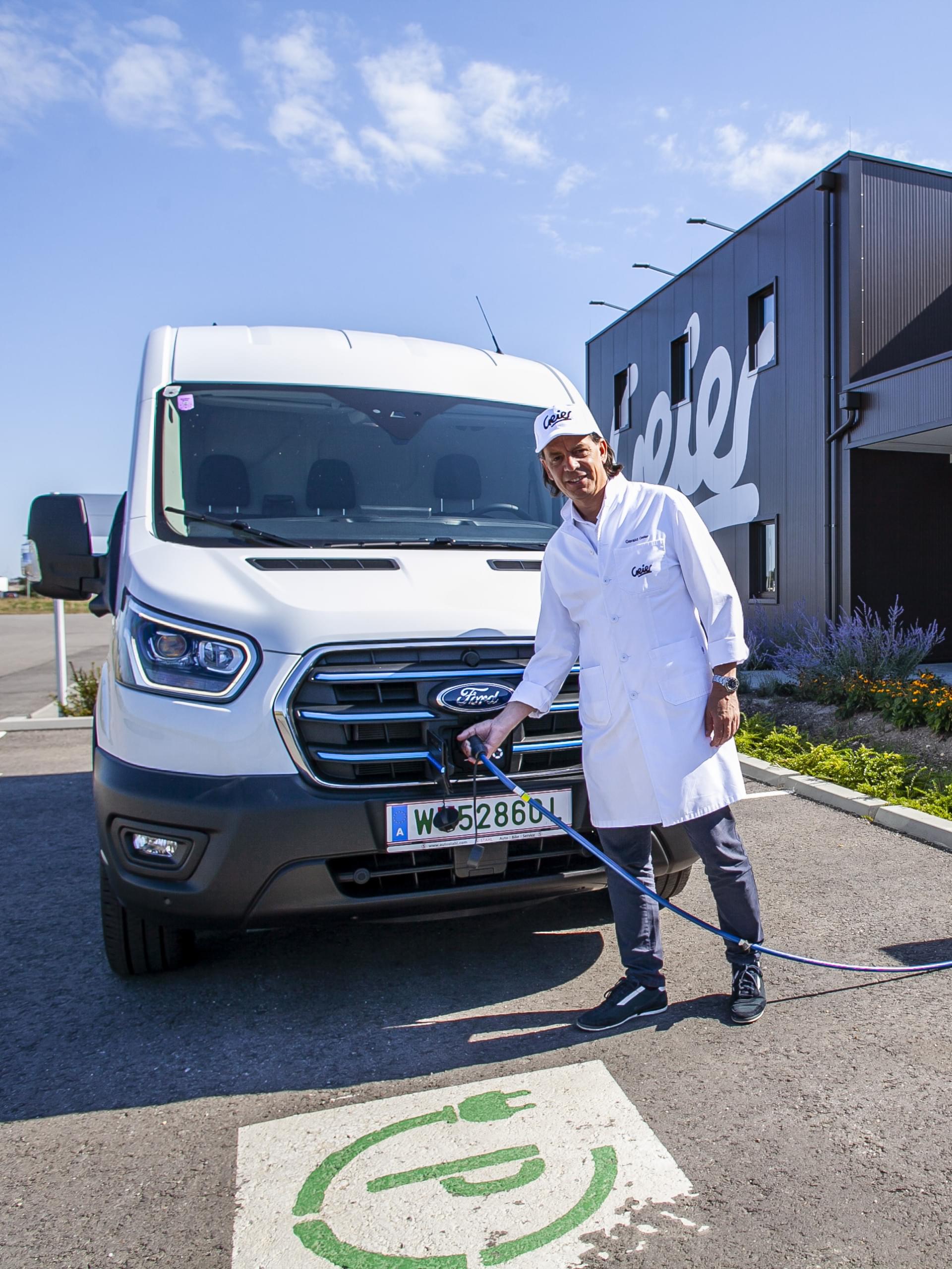 Auto-Stahl-Wien-22-Fotoshooting-Kundenmagazin-FordE-Transit-Gerald-Geier-20220811-53-1931x2574