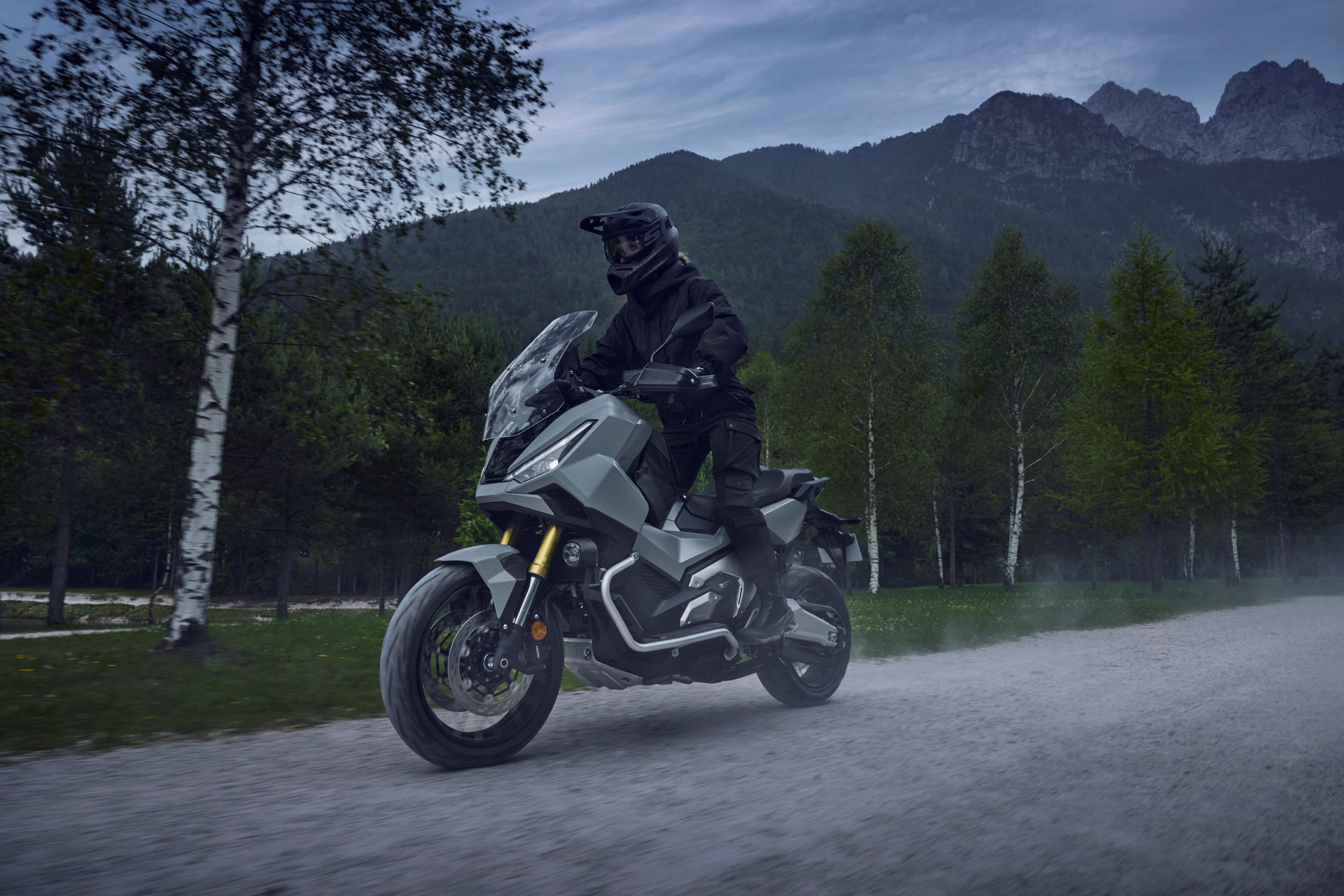 486162 25YM Honda X-ADV