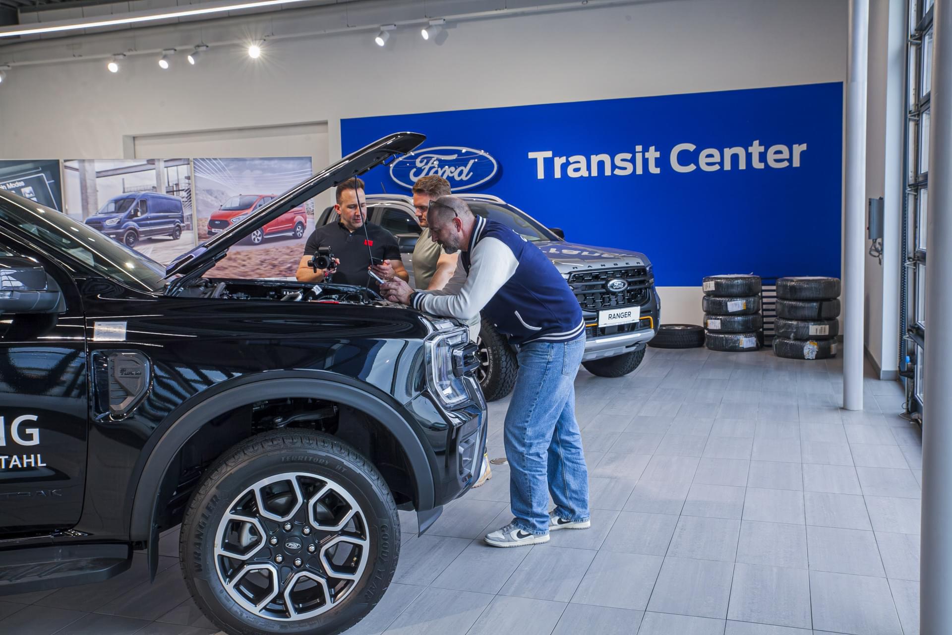 Auto Stahl Wien 22 – Strongman Matthias Göth Ford Ranger Übergabe 20260331-132